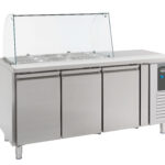 Refrigerated Counter With Glass Cover 3 Doors